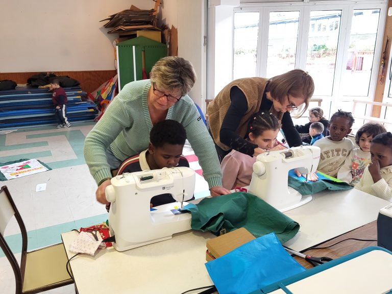 Atelier couture à l'école